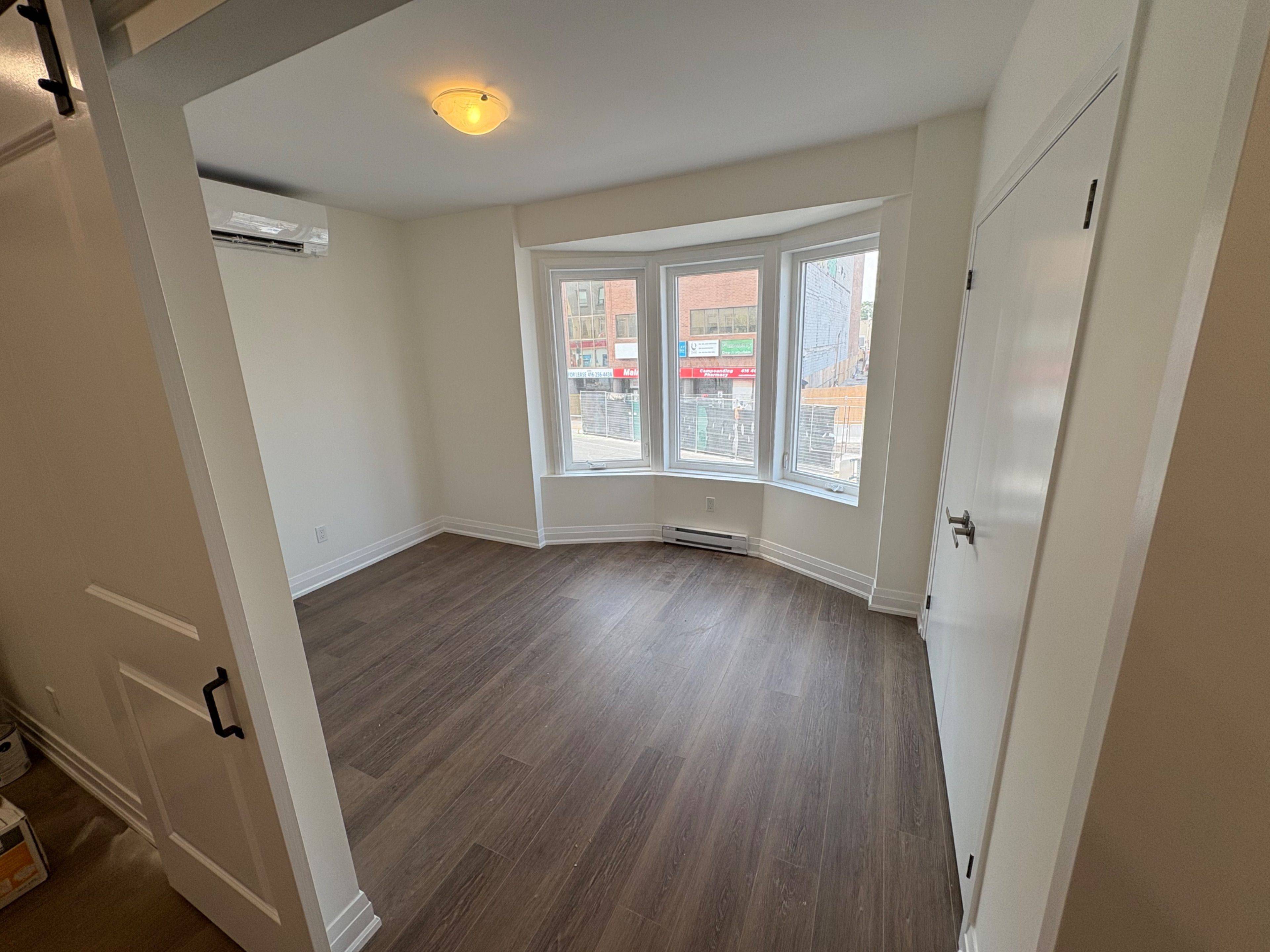 Toronto E01, ON M4J 1L2,673 Danforth AVE #2B