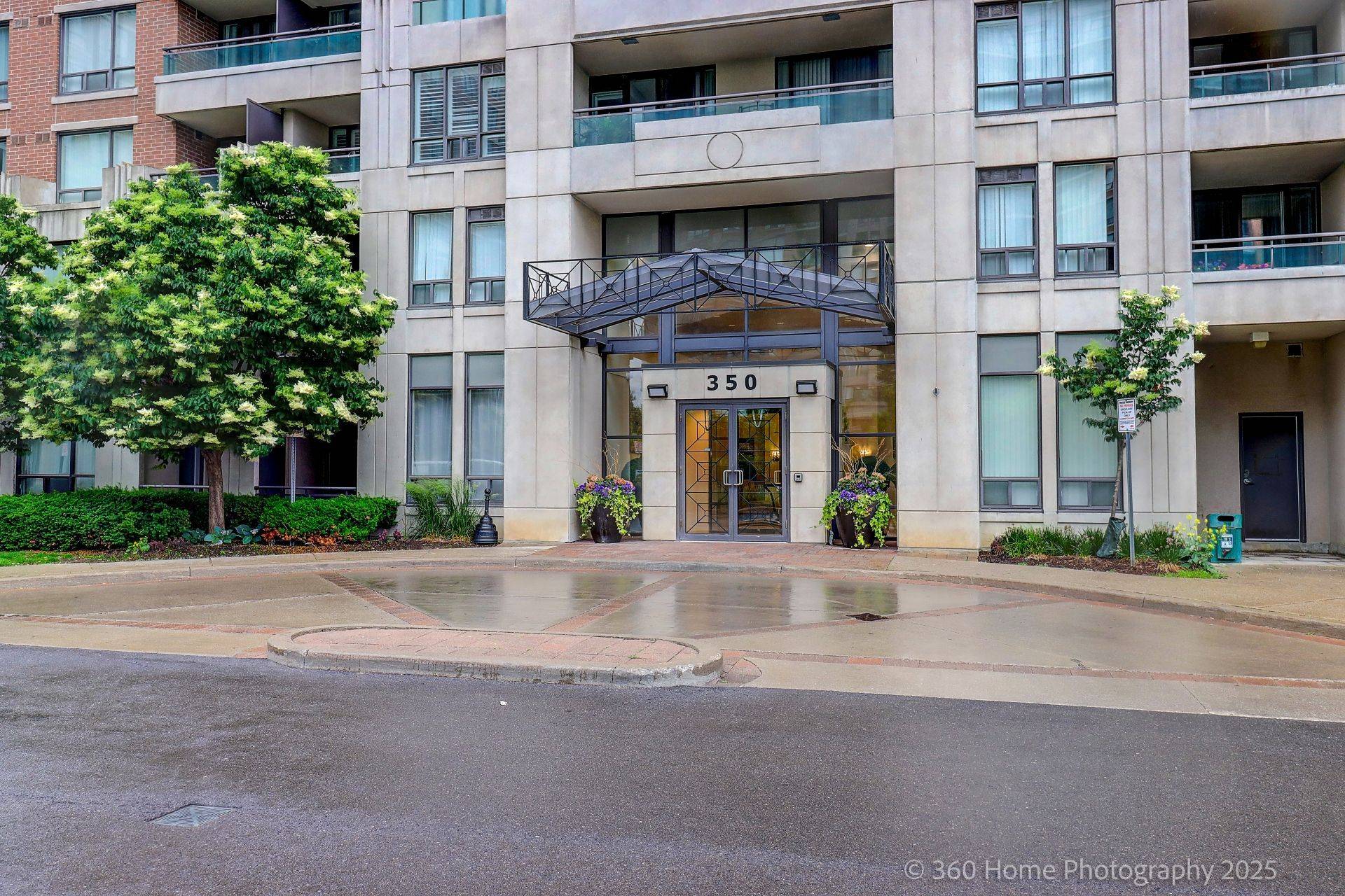 Richmond Hill, ON L4C 0T5,350 Red Maple RD #802