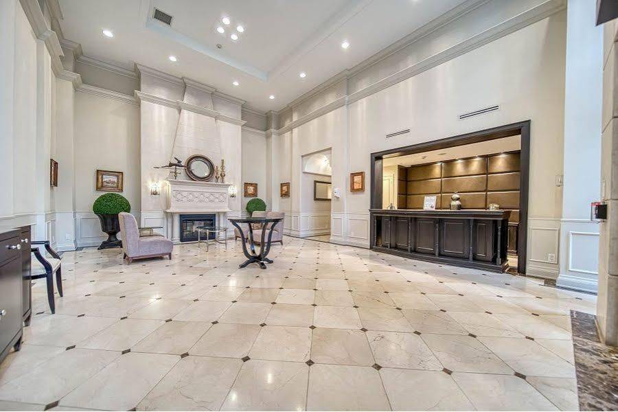 Richmond Hill, ON L4C 0T5,350 Red Maple RD #802