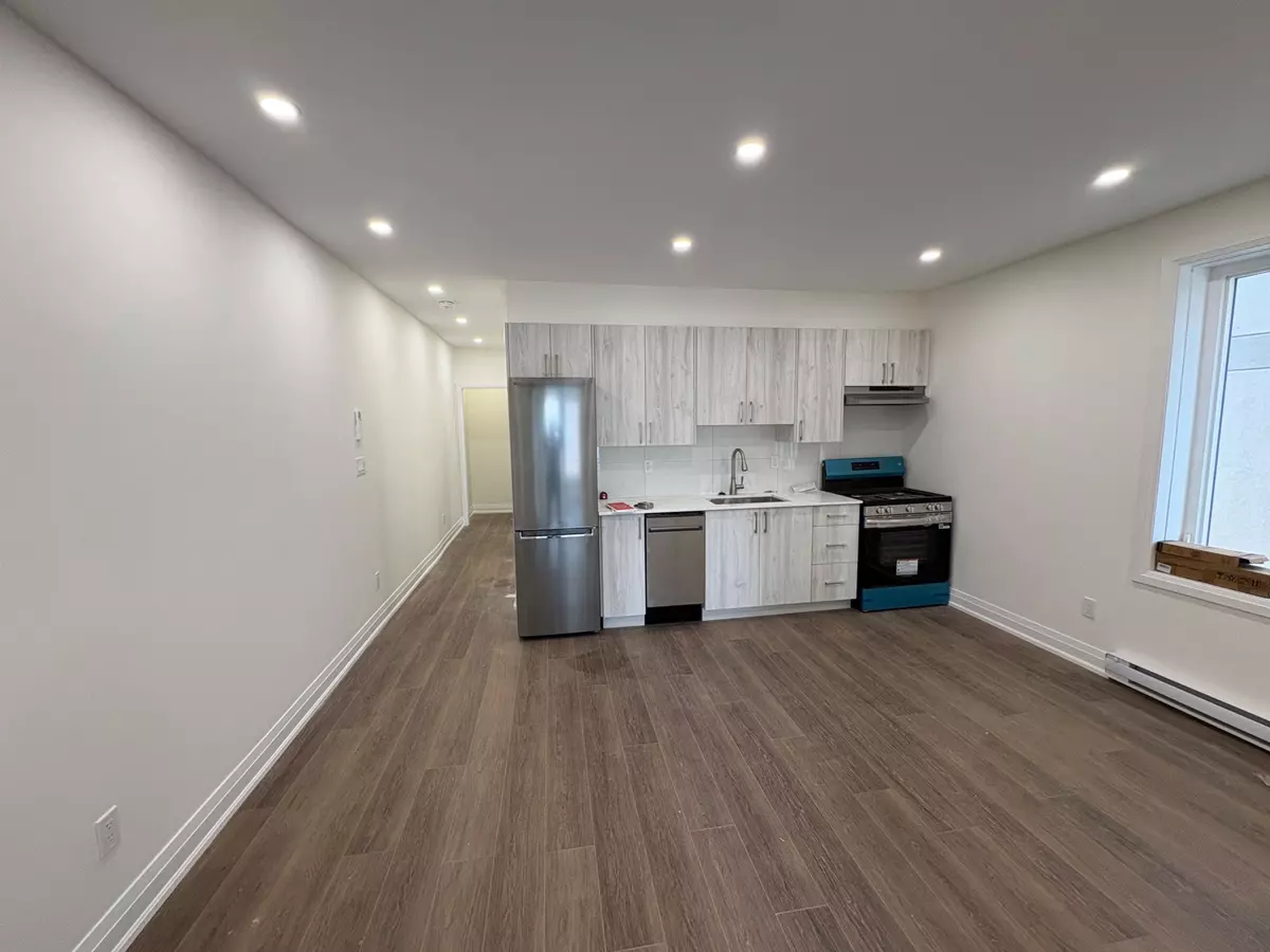 Toronto E01, ON M4J 1L2,673 Danforth AVE #2B
