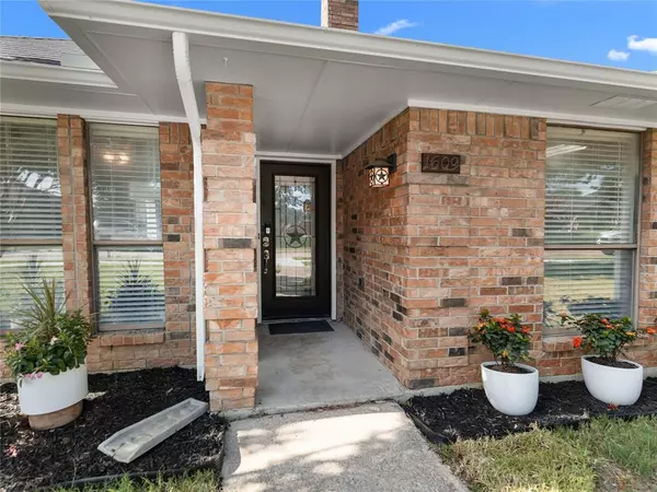 1609 Ginger Drive, Carrollton, TX 75007