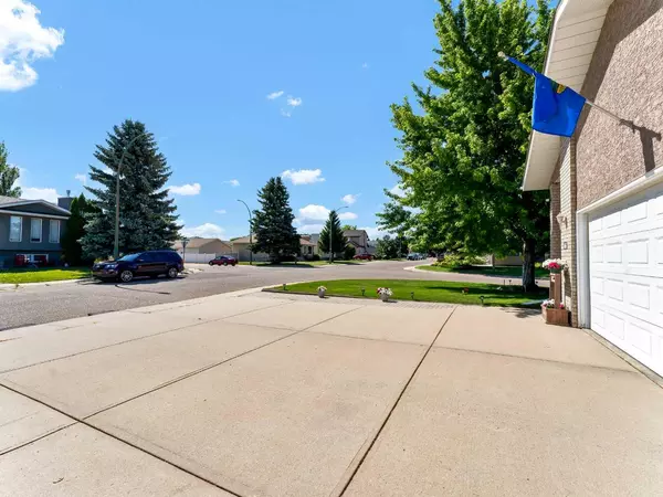 Medicine Hat, AB T1B 3Y9,66 Stapeford CRES SE