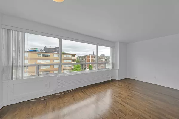 Toronto C02, ON M4V 2T4,265 Russell Hill RD #406