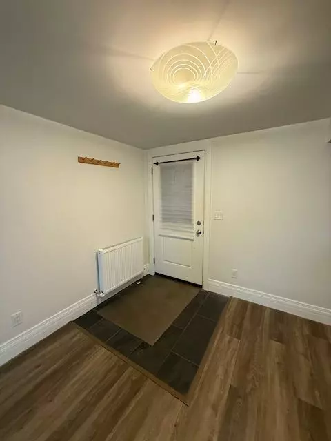 Toronto E02, ON M4L 3A7,16 Coxwell AVE