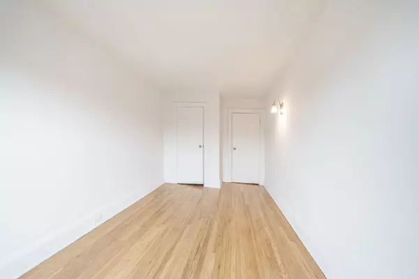 Toronto E02, ON M4L 2S4,4 Kingston RD #35
