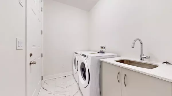 Newmarket, ON L3X 0M6,212 Vermont AVE