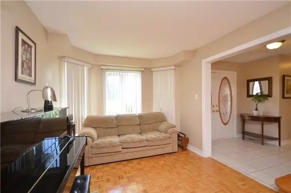 Mississauga, ON L5B 4E3,3557 Old Orchard Park DR