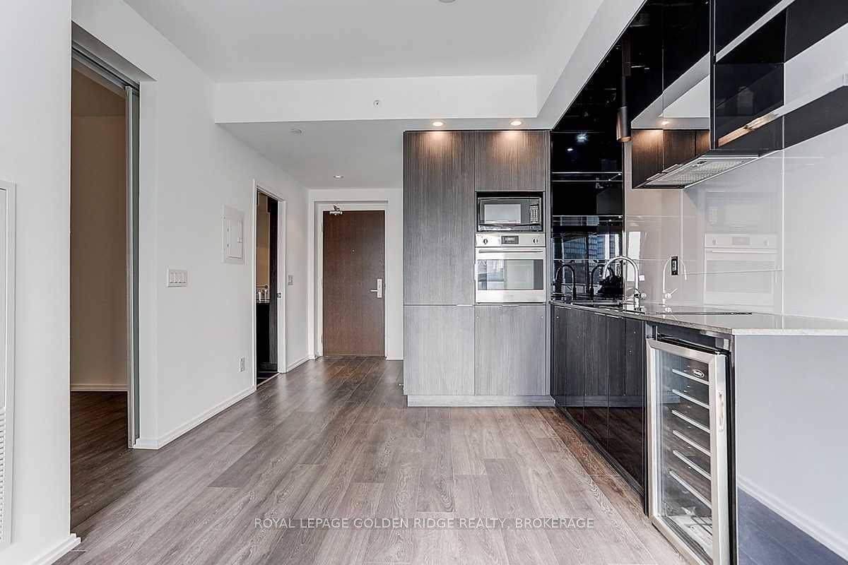 Toronto C01, ON M5H 0B1,70 Temperance ST #4209