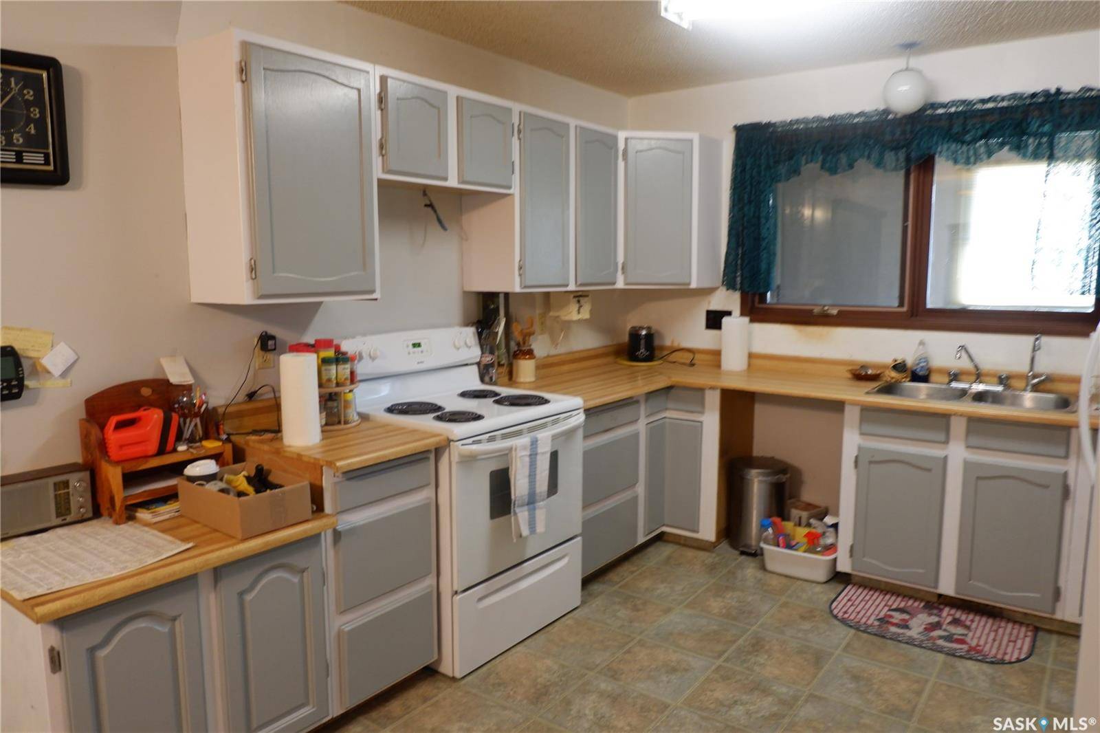 Coronach, SK S0H 0Z0,235 King STREET