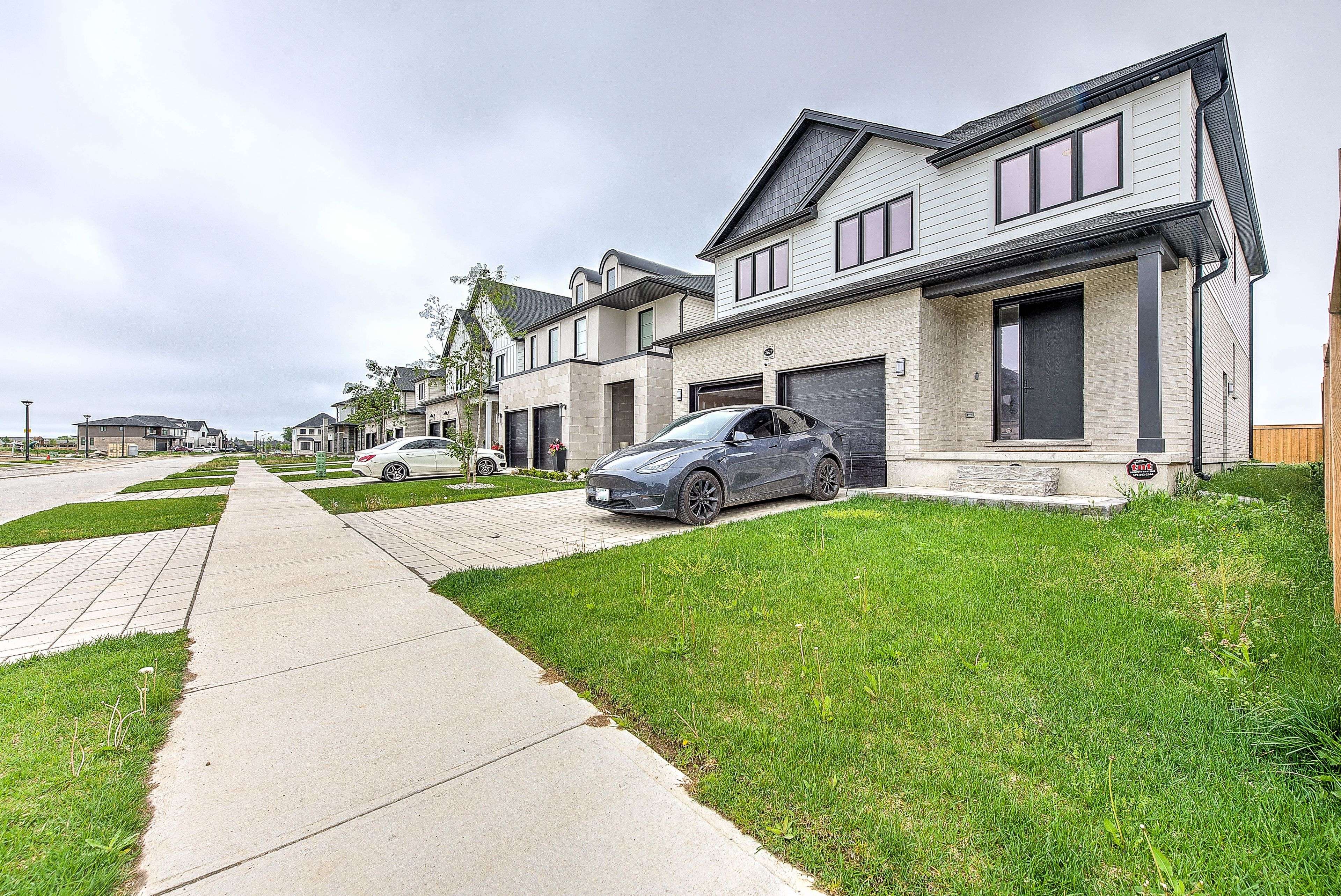 London North, ON N6G 3W1,2617 Buroak DR