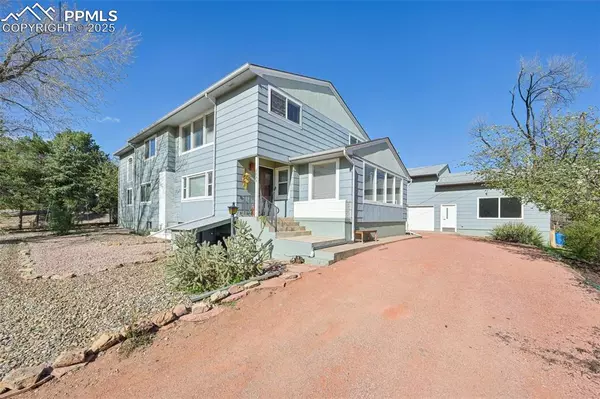 1055 N 18th ST, Colorado Springs, CO 80904