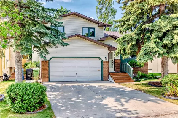 139 Stratton CRES Southwest, Calgary, AB T3H1T7