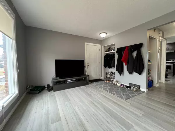 Calgary, AB T1Y 2R1,107 Pineson PL Northeast