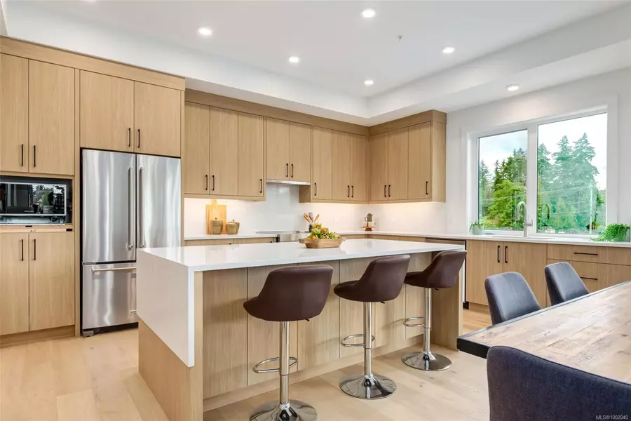 685 Berwick Rd S #303, Qualicum Beach, BC V9K 2K3