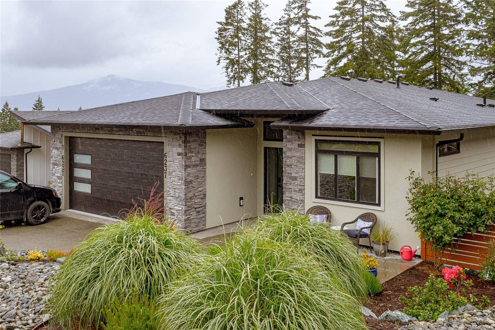 6237 Highwood Dr, Duncan, BC V9L 0H5