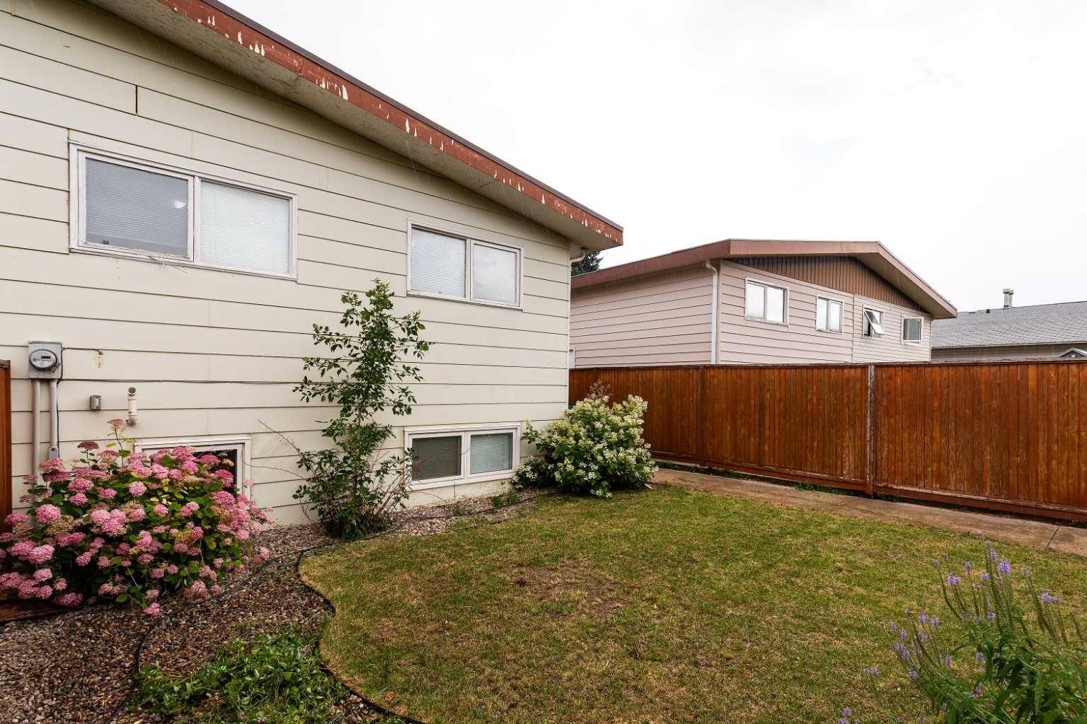 Lethbridge, AB T1K 5H5,18 Cayuga CRES W