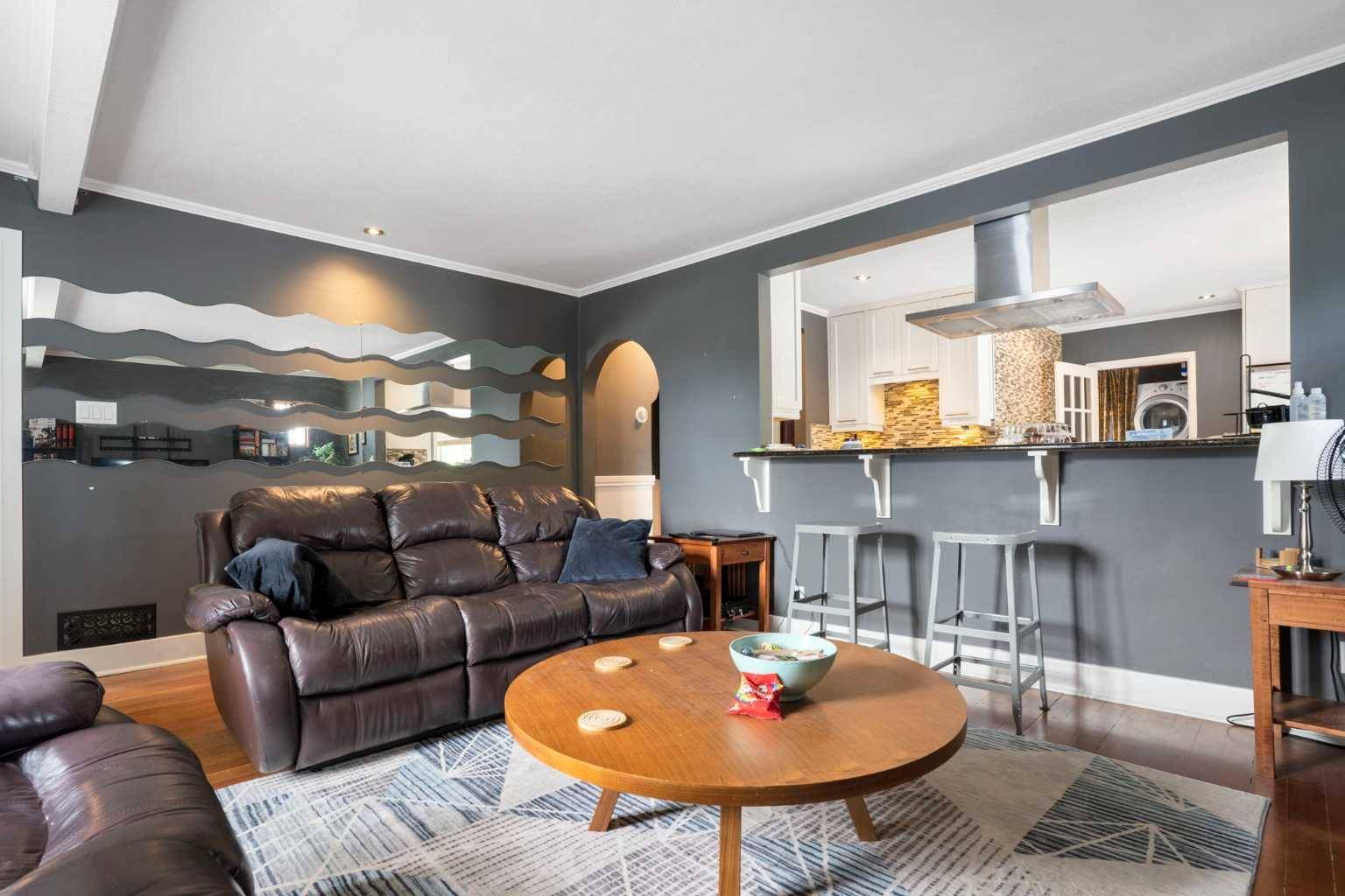 Calgary, AB T2M 0W6,1404 18 AVE NW