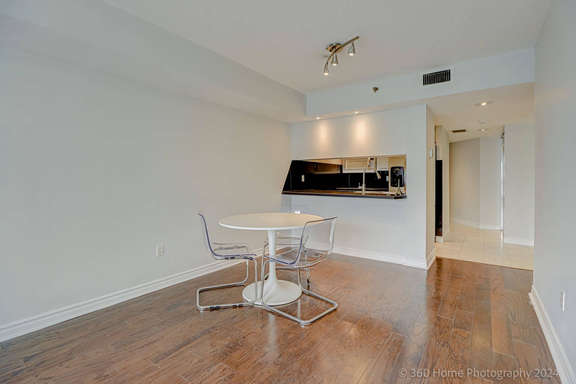 Toronto C01, ON M5G 2K5,38 Elm ST #1609