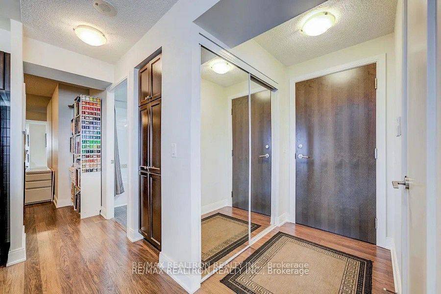 Toronto E07, ON M1S 0G4,135 Village Green SQ #824