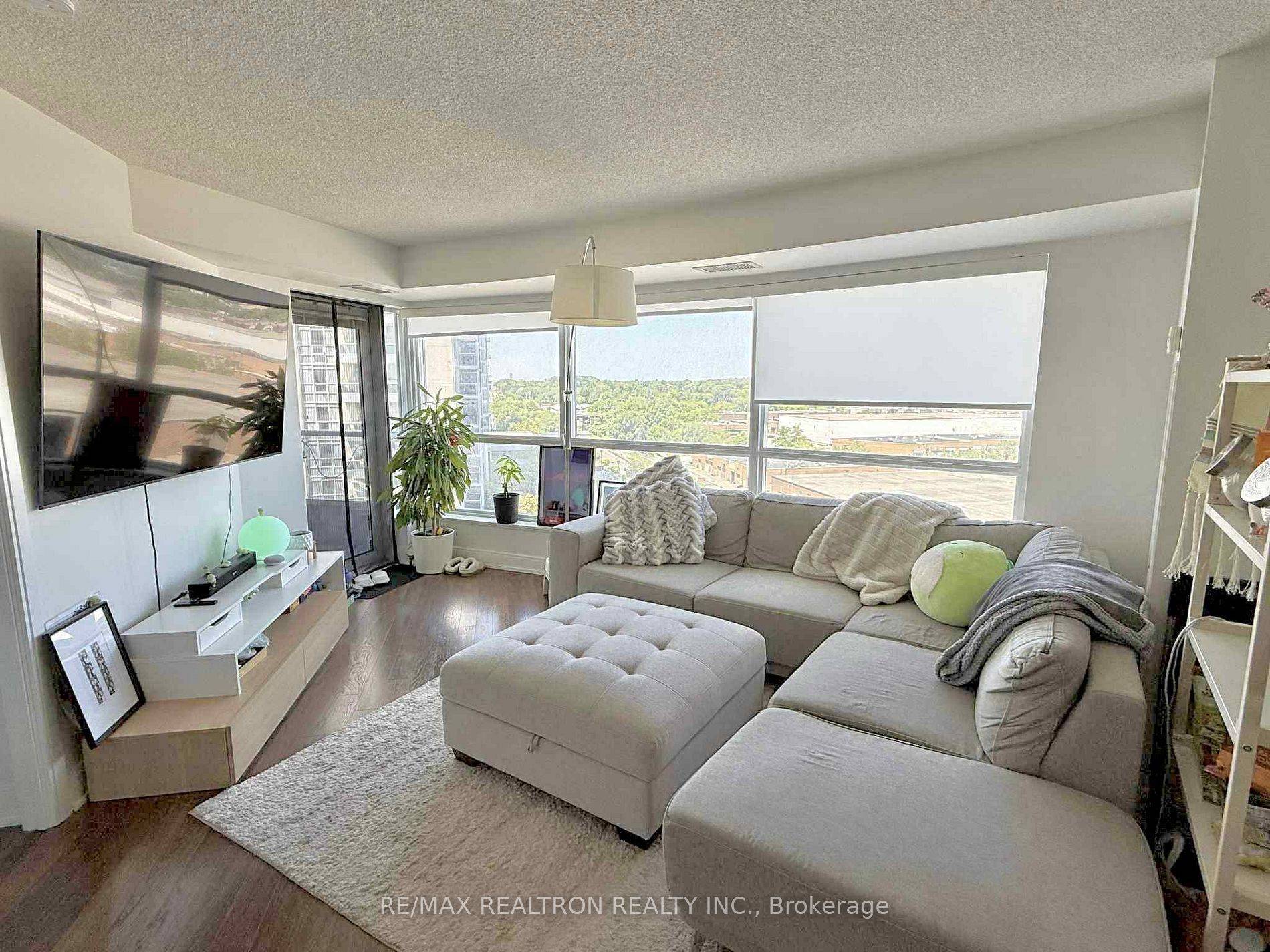 Toronto E07, ON M1S 0G4,135 Village Green SQ #824