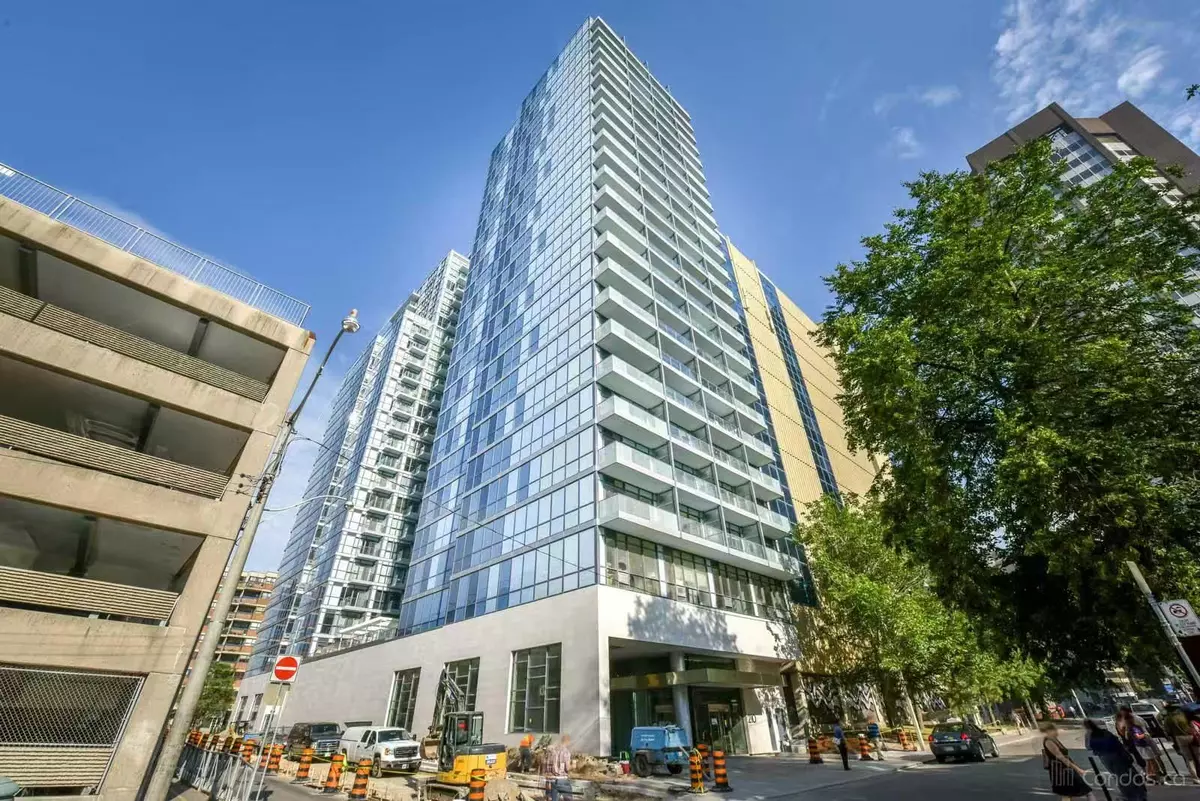 Toronto C01, ON M5T 0A9,210 Simcoe ST #1802