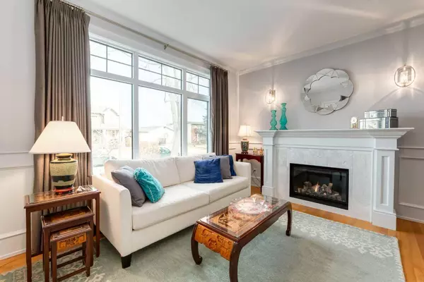 Calgary, AB T2M 2J2,653 27 AVE NW
