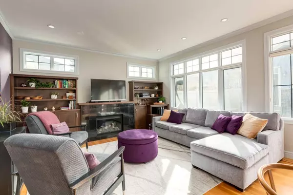 Calgary, AB T2M 2J2,653 27 AVE Northwest