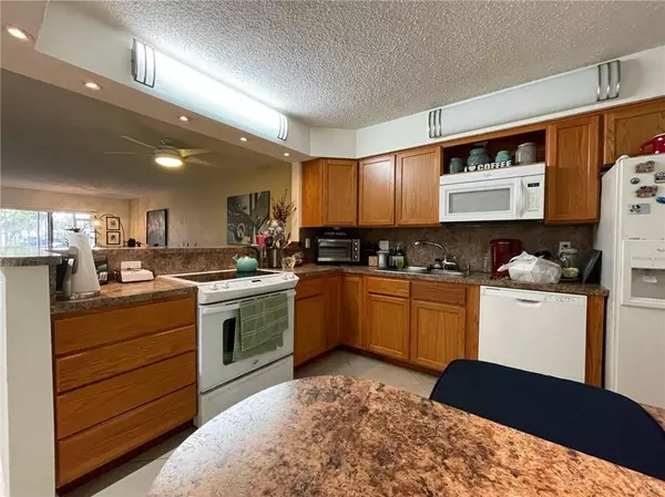 Weston, FL 33326,195 Lakeview Dr #102