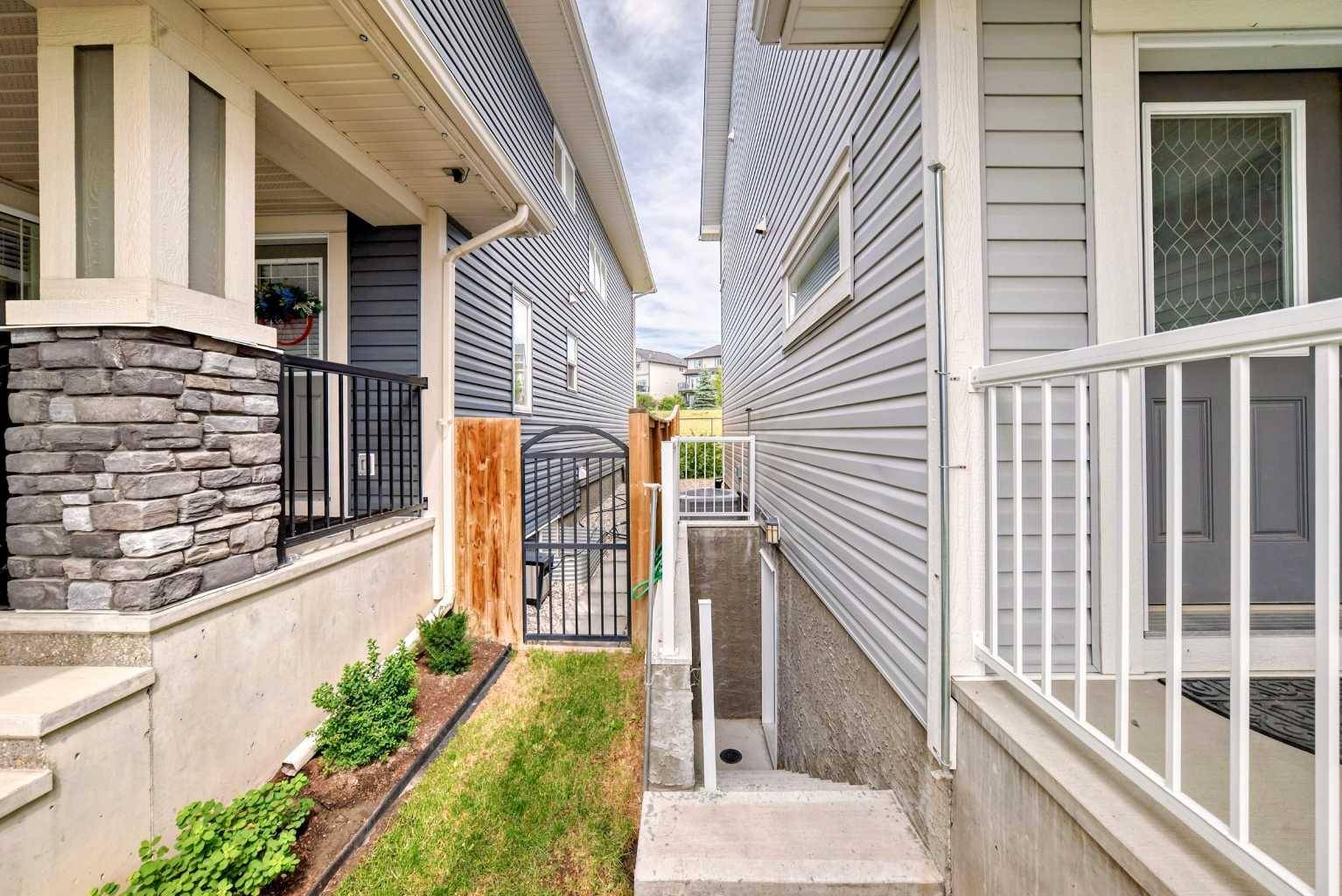 Airdrie, AB T4B 4J8,24 Hillcrest AVE SW