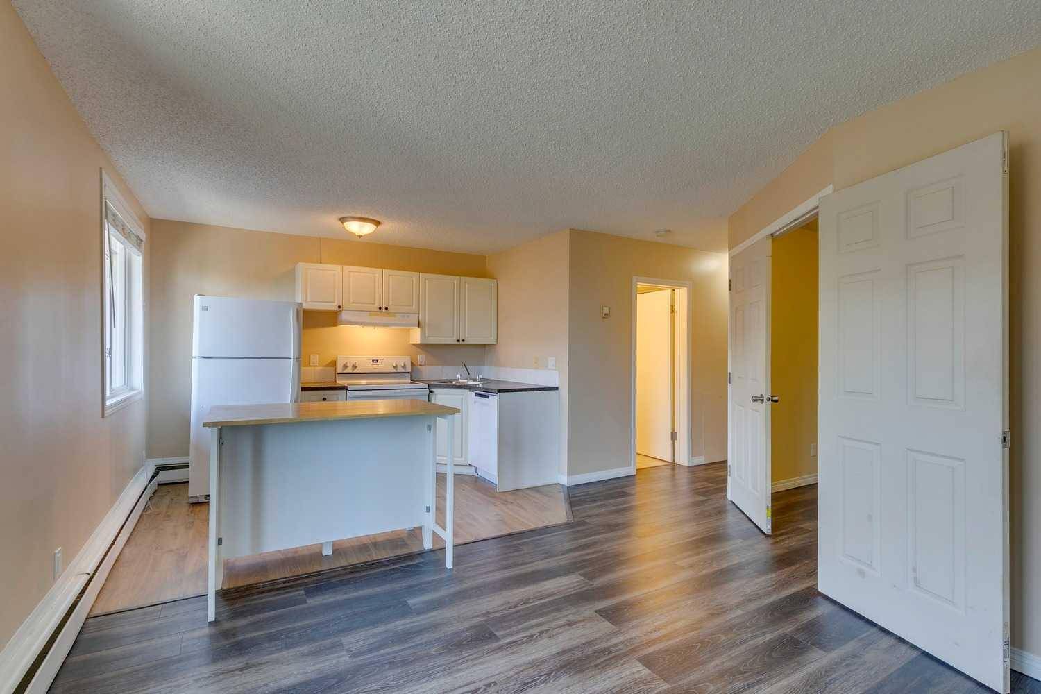Calgary, AB T2T 0Y1,1516 24 AVE Southwest #16