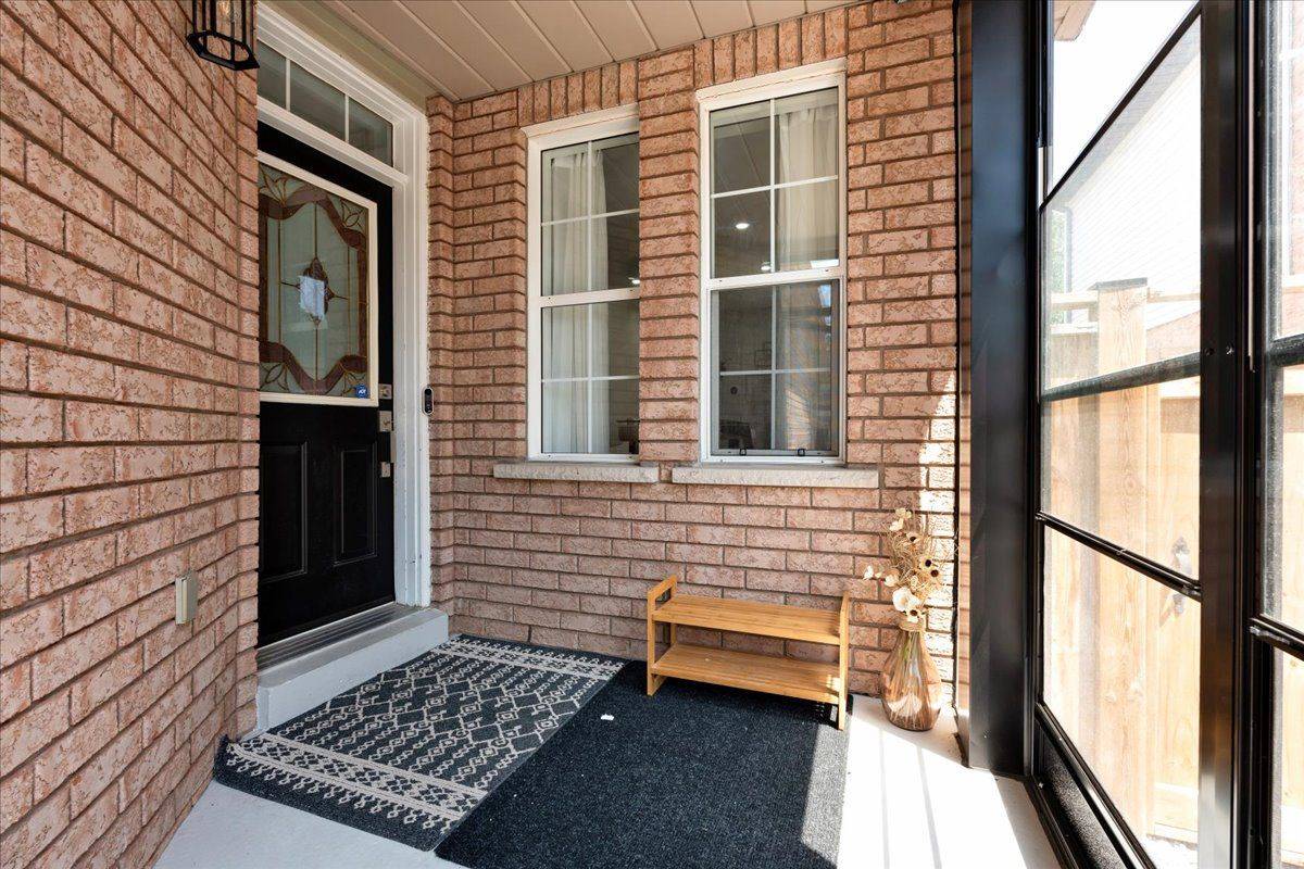 Whitby, ON L1P 1M2,40 Tidewater CRES