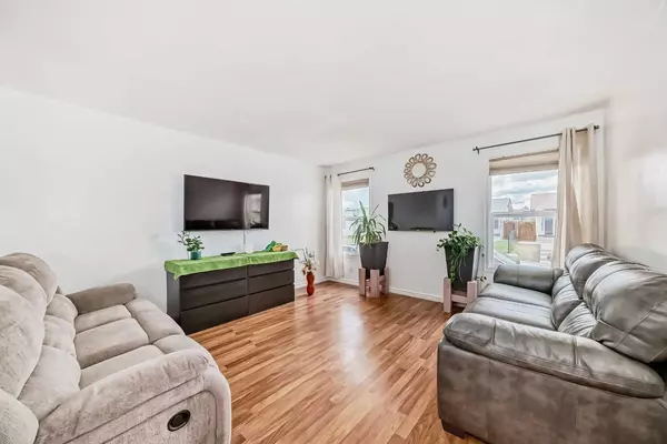 Calgary, AB T1Y6B1,83 Whitworth WAY NE