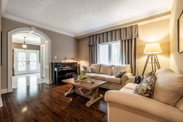 Vaughan, ON L4J 8Y7,50 Schuster LN