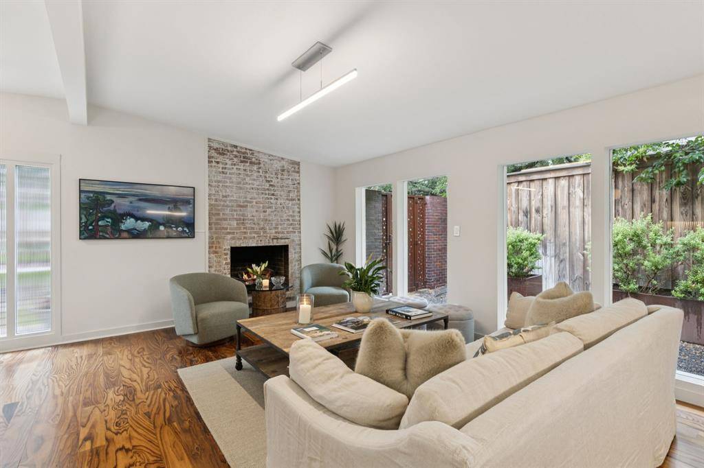 Dallas, TX 75229,10832 Cinderella Lane