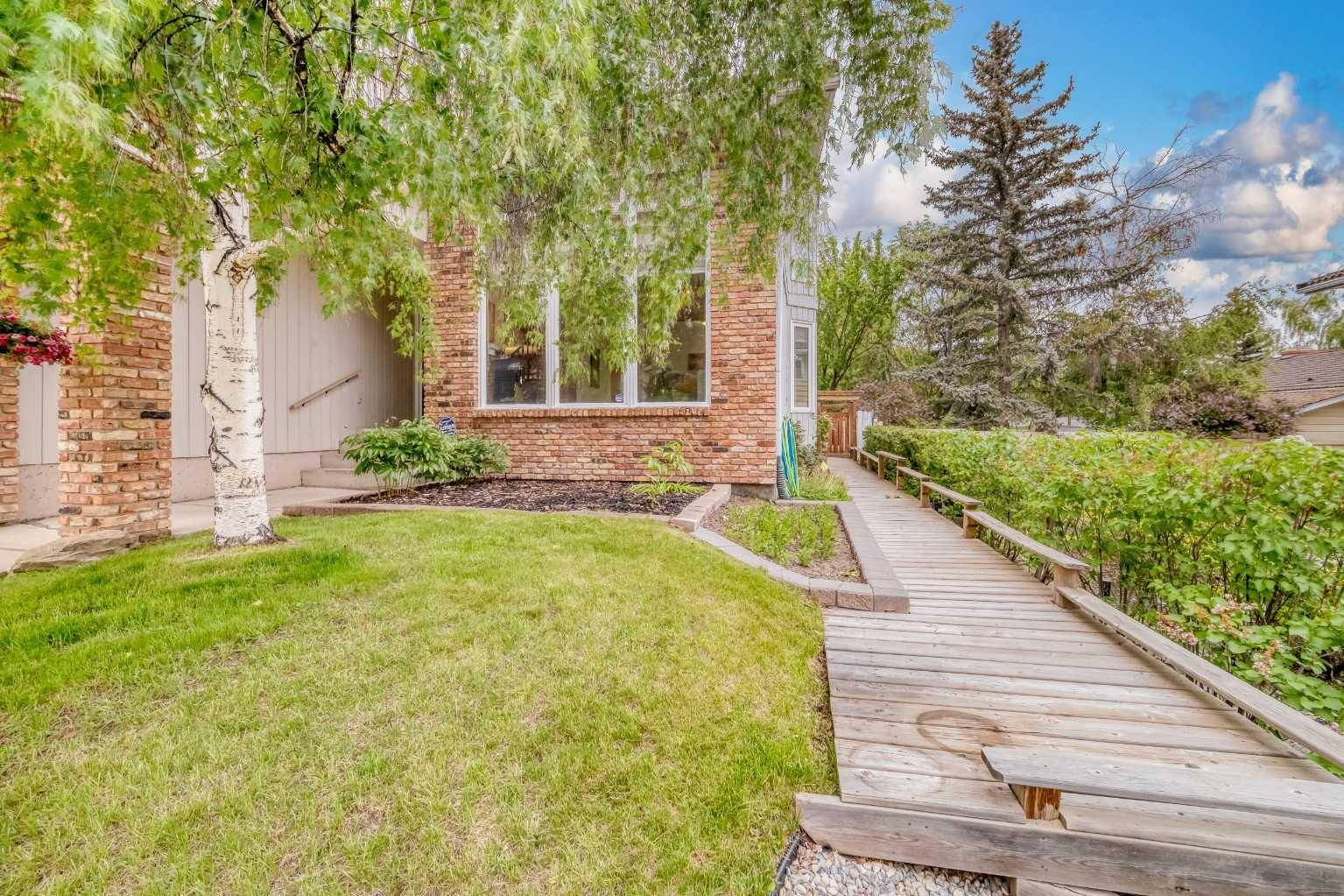Calgary, AB T3A 2X3,107 Edgehill CT NW