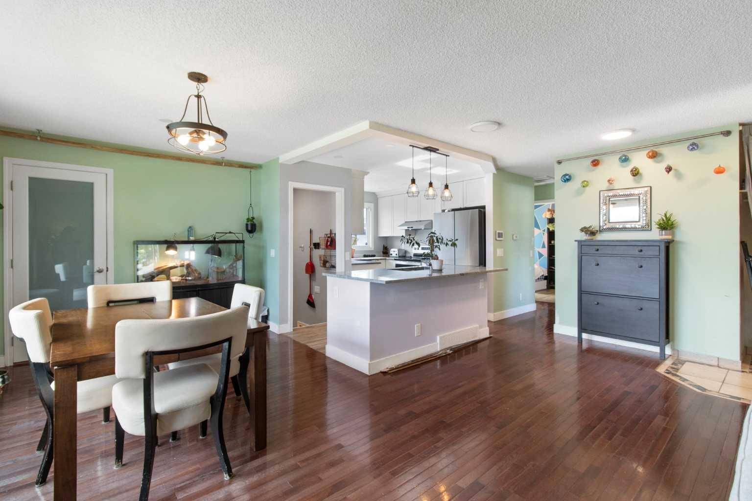 Calgary, AB T2A 2H6,1011 Penrith CRES SE