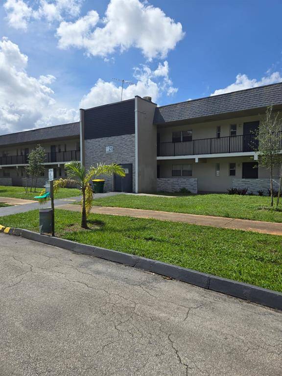 8001 Fairview Dr #104, Tamarac, FL 33321