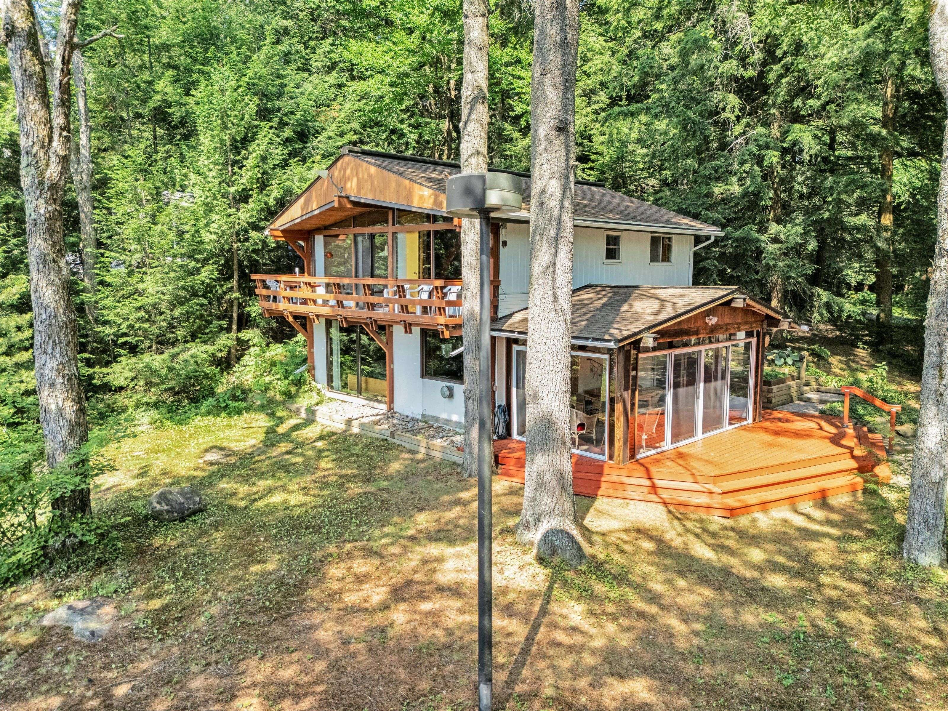Bracebridge, ON P1L 1X3,1122 Pine Lake Shores RD
