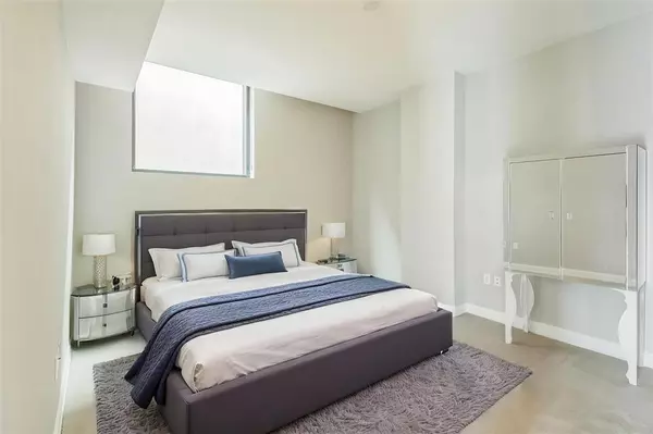 Dallas, TX 75206,5656 N Central Expressway #201