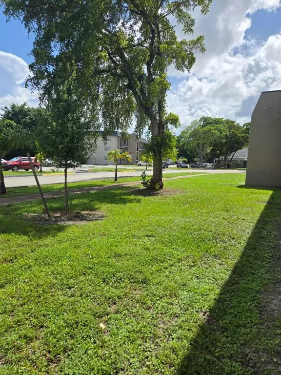Tamarac, FL 33321,8001 Fairview Dr #104