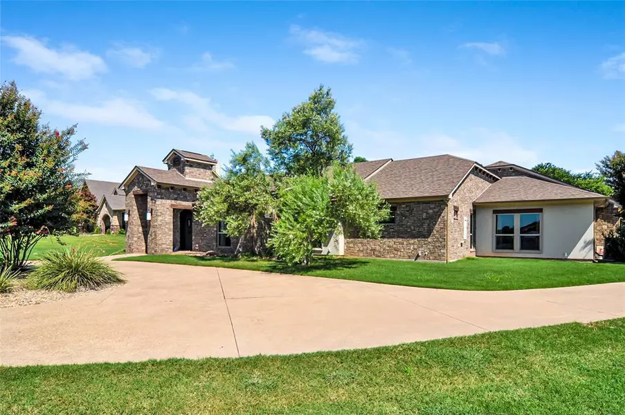 1803 W Emerald Bend Court, Granbury, TX 76049
