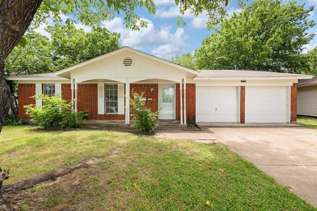 721 SW Hillside Drive, Burleson, TX 76028