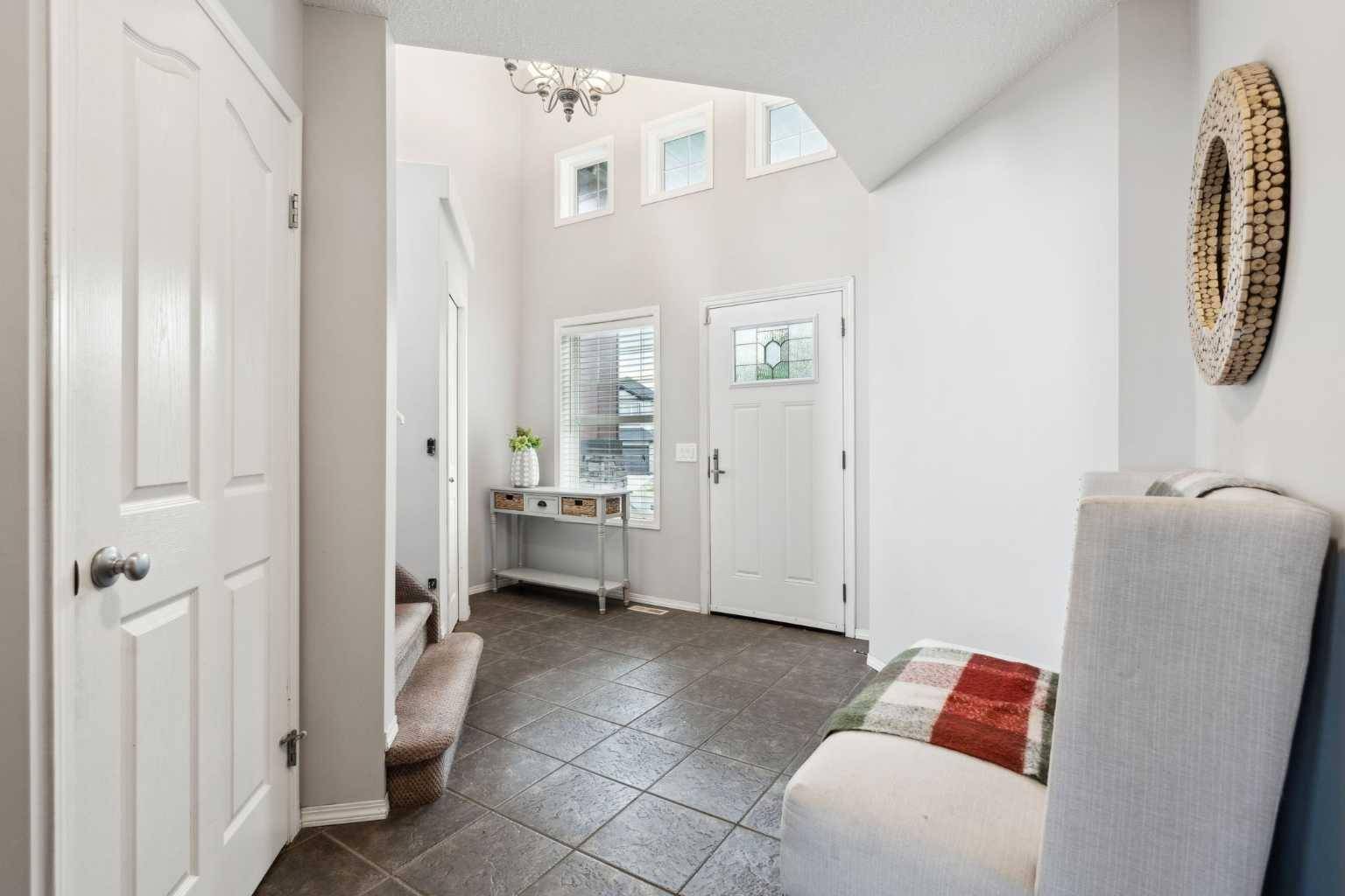 Calgary, AB T2Y 4B2,133 Somerglen WAY SW