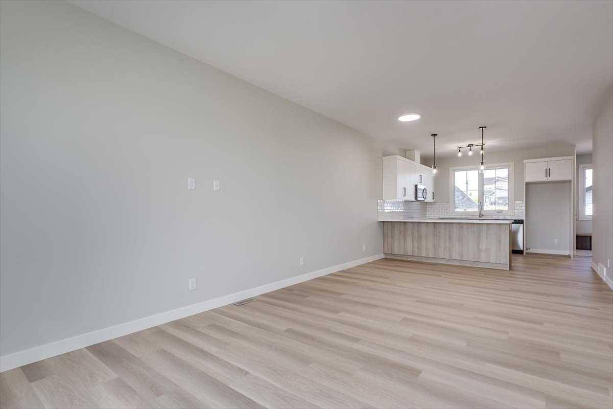 Sylvan Lake, AB T4S 0S6,27 Station DR