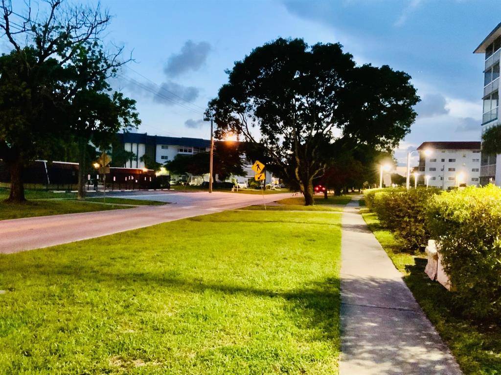 4751 NW 21st St #216, Lauderhill, FL 33313