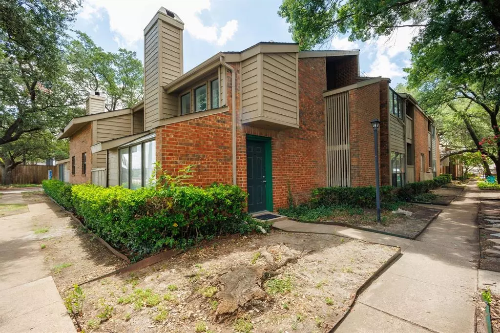 Dallas, TX 75243,9254 Forest Lane #105
