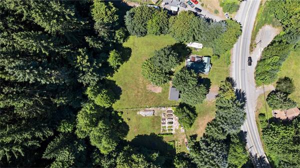9490 South Shore Rd, Honeymoon Bay, BC V0R 3E3