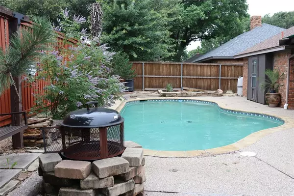 Grapevine, TX 76051,722 Highview Lane