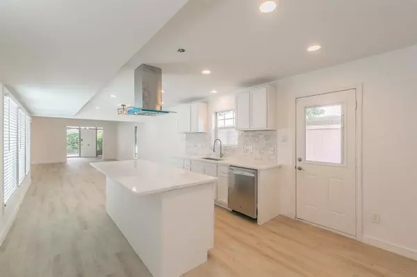 Dallas, TX 75230,11417 Park Central Place