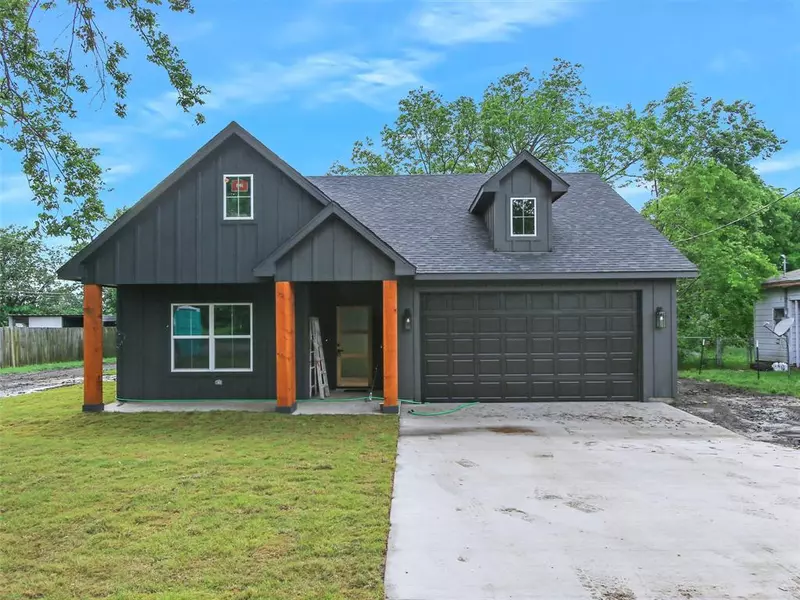 305 N Elm Street, Leonard, TX 75452